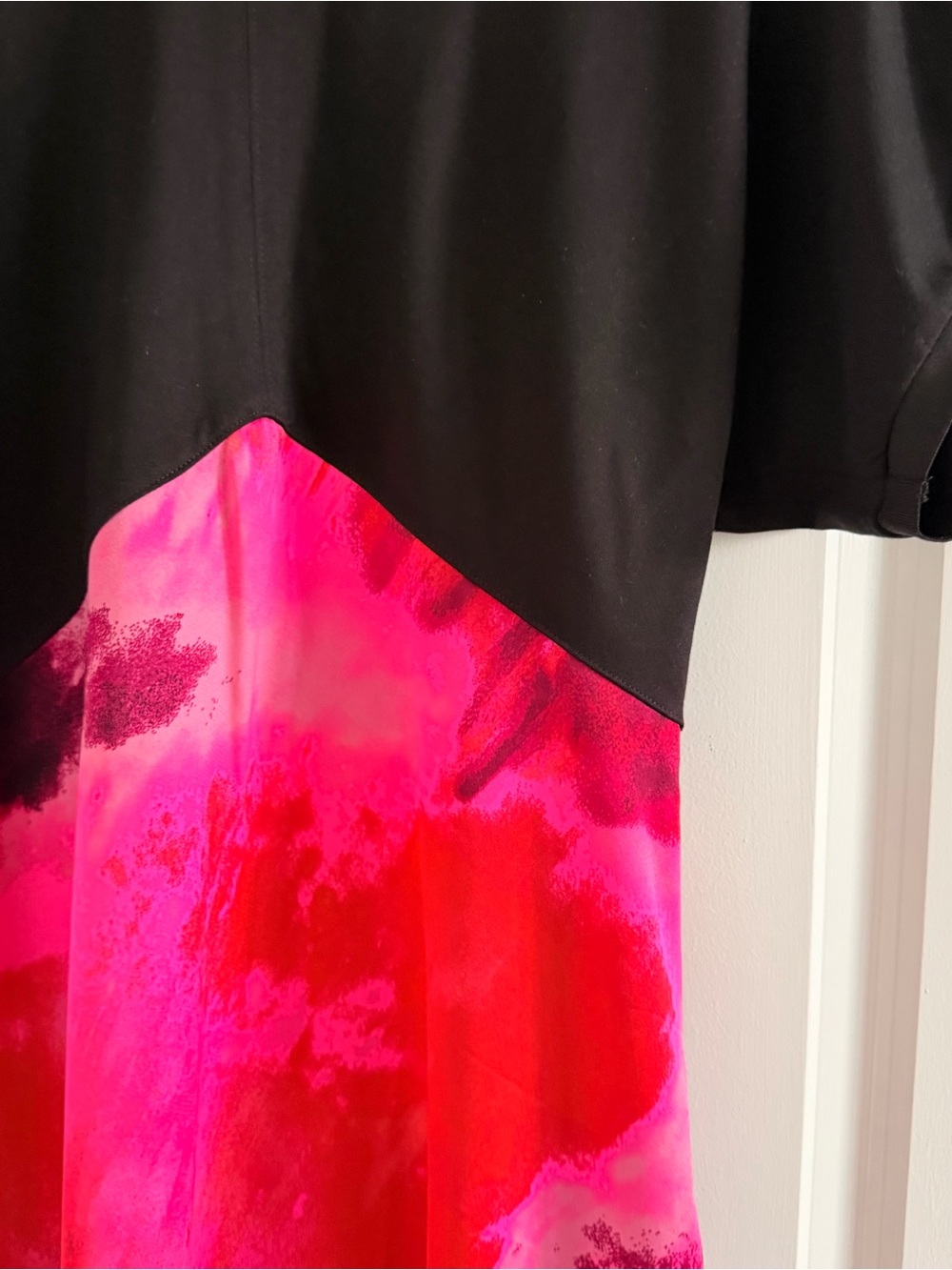 Dkny Black Top with Vibrant Pink-Red Printed Midi Skirt - Picture 2 of 4